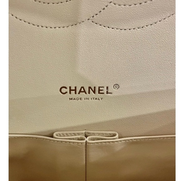 BNIB Chanel Maxi flap Beige Clair - Picture 7 of 16